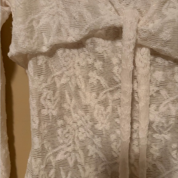 Women’s long sleeve top. Size medium. - Picture 3 of 6